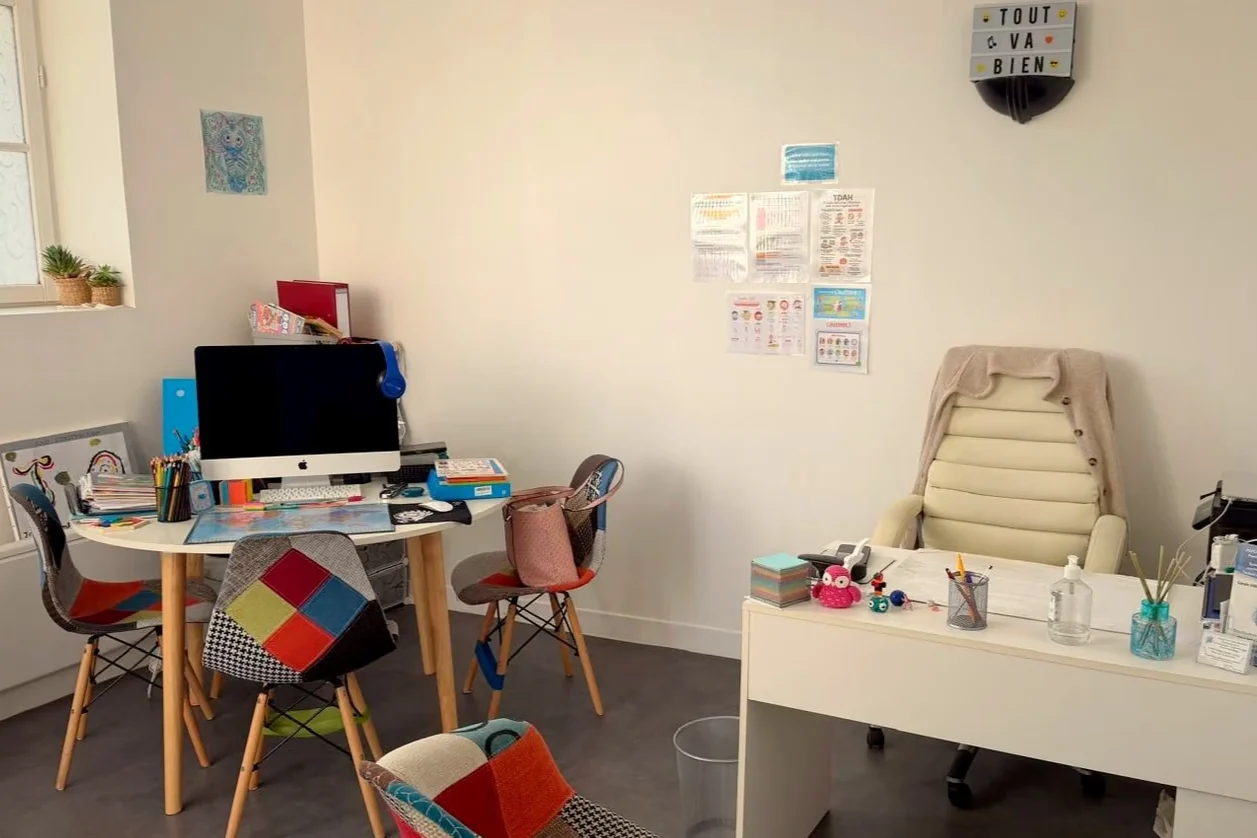 Le bureau de consultation du cabinet à Asnières-sur-Oise
